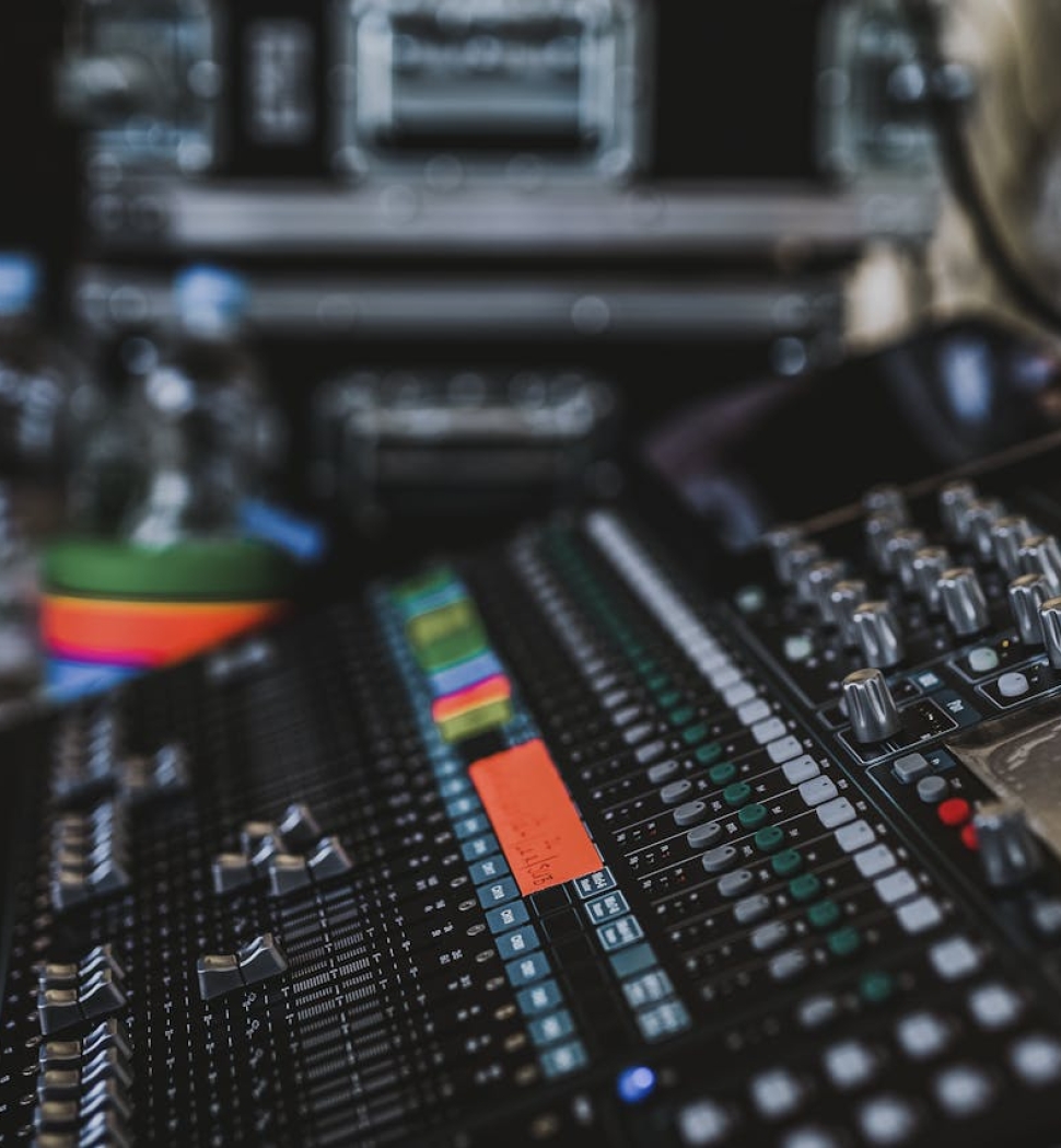 pexels-david-bartus-43782-690779