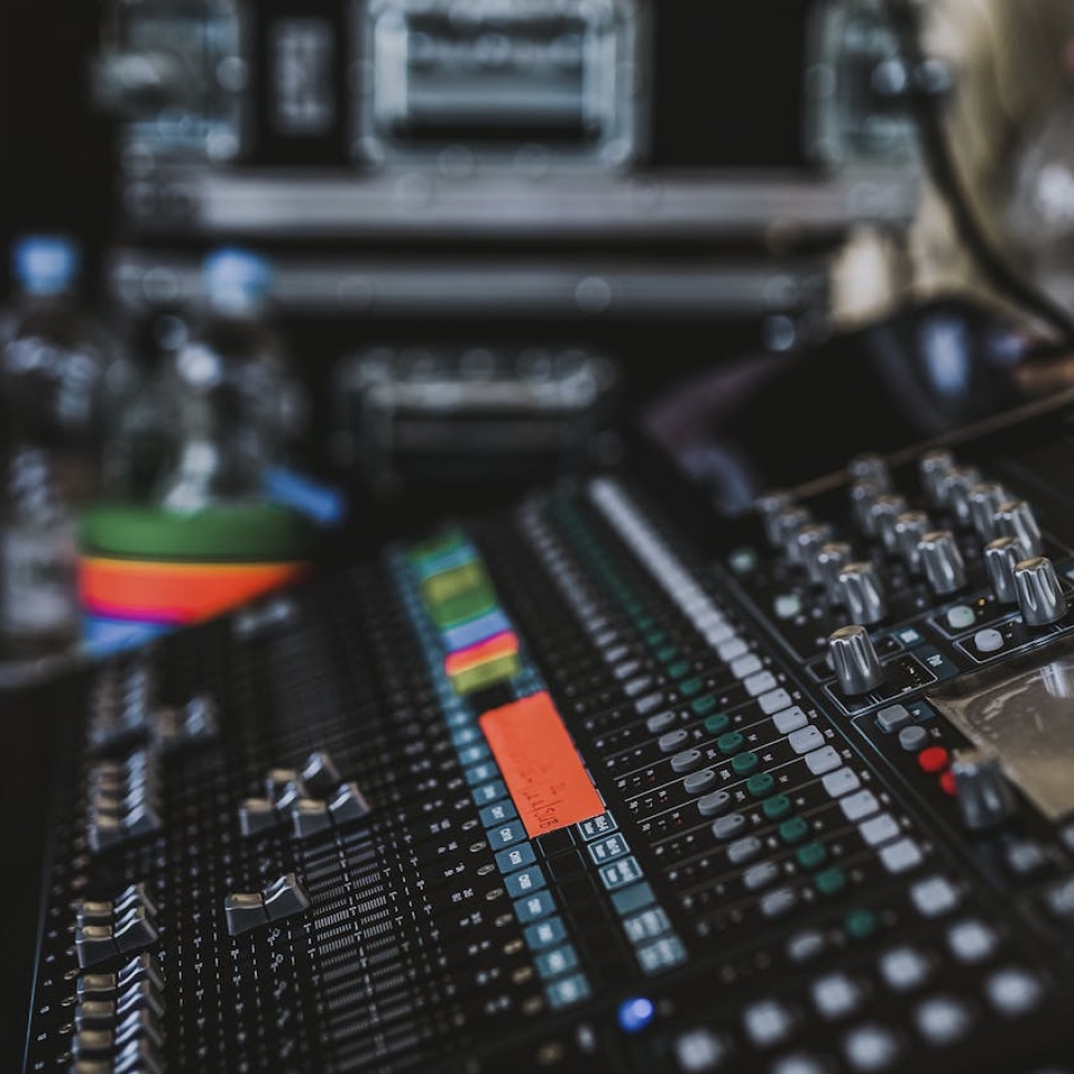 pexels-david-bartus-43782-690779